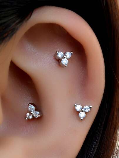 1件装 316L 医用钢镀 18K 真金，螺丝后扣，低过敏性，适合敏感耳，不易褪色。迷你三颗立方氧化锆耳钉，平底花朵造型，男女通用，适合耳廓上部、耳垂前部、耳轮、耳屏、耳骨、耳廓软骨、鼻翼等部位佩戴。18G 8mm