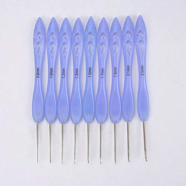 9支装软塑料柄钩针套装，0.8毫米-2.5毫米符合人体工学的防滑编织针，光滑金属钩针，适用于阿米格鲁米玩偶、蕾丝工艺品，适合初学者和经验丰富的钩针编织者 - 9PC - 查看 15