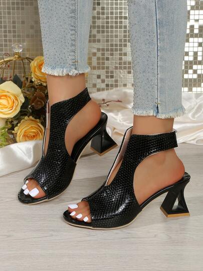 2026新款女士金属扣高跟凉鞋，黑色套脚高跟鞋，适合户外旅行和活动