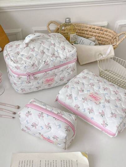 1Pc/Set Bow&Floral Makeup Bag Makeup Bag Set Quilted Makeup Bags Portable Travel Makeup Bag Large Capacity Cosmetic Bag Skincare Bag Multi-Functional Storage Bag Clutch With Zipper Closure For Skin Care,Cosmetics,Hand Cream,Brush,Jewelry,Coin,Small Items Perfect For Travel, Vacation And School Use Gift For Friends Birthday Gifts Mom's Gift Teachers Gifts Bridesmaid Gifts Valentine's Gift Back To School Gift Travel Essentials Dorm Essentials