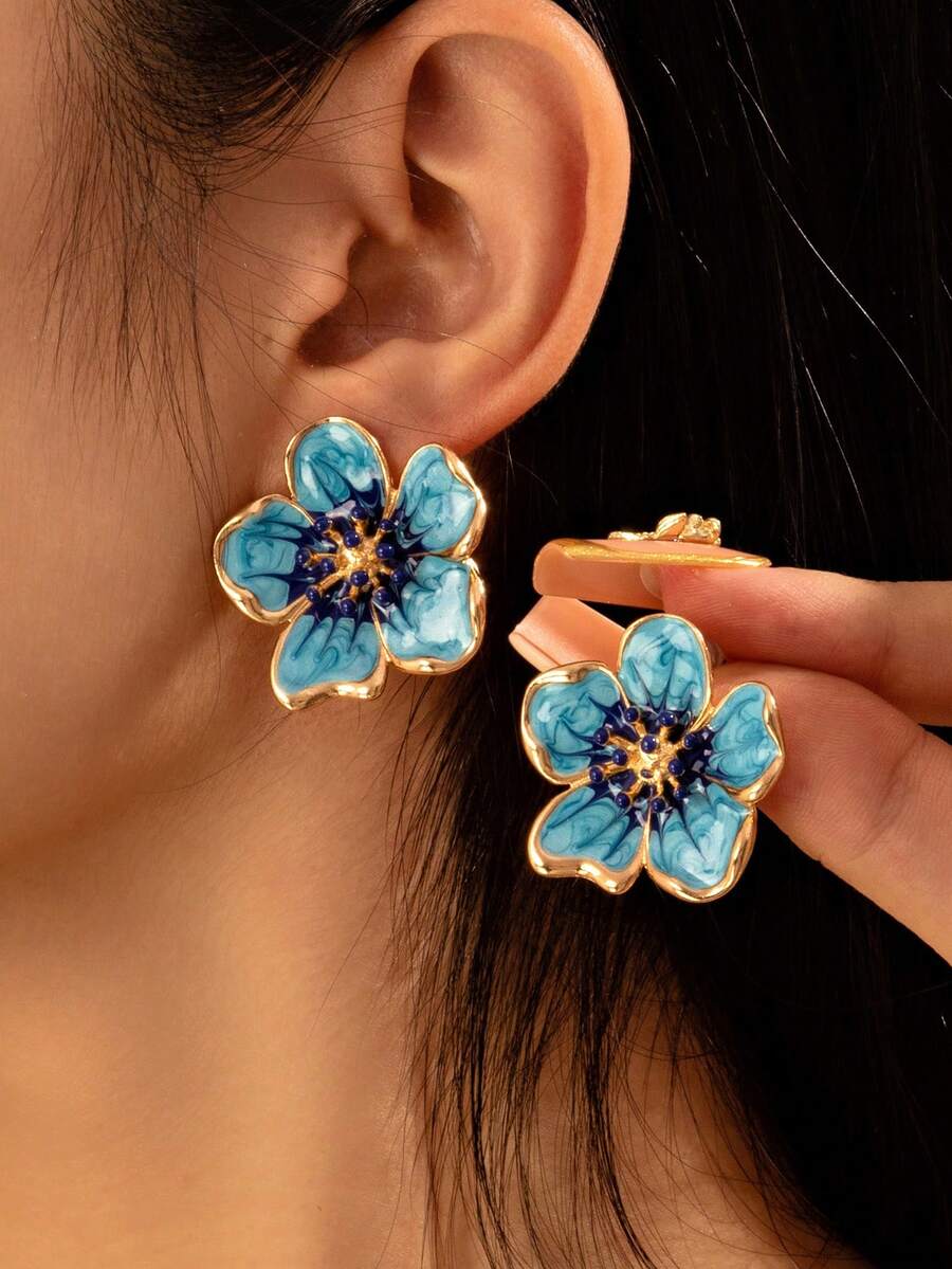 Hoa tai kiểu Pháp thanh lịch bằng men sứ hình hoa, kiểu dáng cổ điển lãng mạn với tua rua, phù hợp để đeo khi đi làm vào mùa hè. - Nhiều màu - Xem 1