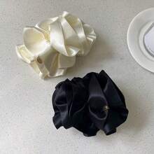 1 Stück Satin Blüten-Clip, modischer 3D Haarschmuck Clip, elegantes Haargummi Accessoire für Frauen, Klammer - Verschiedenfarbig - Übersicht 2