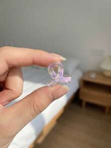 美人鱼炫彩迷你蝴蝶发爪夹，适合追求甜美和Y2K风格的女性，可用于整理刘海、点缀碎发和打造各种发型。 - 1 YEAR - 查看 4