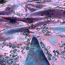 1 Stück rosa Brokat Stoff, mit exquisiten Blumenmustern und eleganter dekorativer Beschaffenheit. Geeignet zum Nähen von Tischdecken, Vorhängen, Kleidern, Bekleidung usw. sowie als Material für DIY Handwerksarbeiten. - Jacquard-Gewebe - Übersicht 5