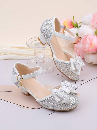 婚礼、派对、节日花童鞋，适合幼儿、小女孩和大女孩，经典舒适百搭，饰有蝴蝶结，白色、银色可选，适合搭配连衣裙、出席正式场合、演出、芭蕾舞、公主风等。