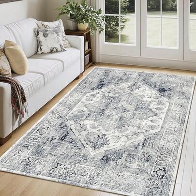 1件复古美式风格浅灰色底色复古蓝色花卉几何图案地毯。天鹅绒材质，重量约850克，厚度约0.6厘米。经久耐用，防滑，易于清洁。多种尺寸可选。适用于厨房/客厅/餐厅/卧室/阳台/浴室/书房。完美的家居装饰之选。