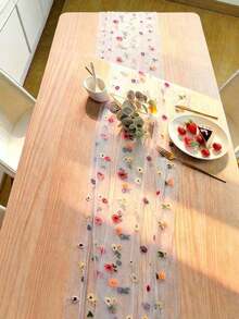 1Pc This Embroidered Table Runner Features Colorful Small Flower Patterns On A Semi-Transparent Mesh Fabric,Creating A Simple And Fresh Style. The Floral Pattern Makes This Sheer Table Runner Suitable For All Seasons,And It's Perfect For Decorating Dining Tables In Bedrooms,Living Rooms,Parties,And Weddings. - 11.81*70.87 英寸 - 查看 4