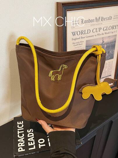 1个女士纯色尼龙单肩水桶包，时尚刺绣马图案，适合通勤、购物和送礼。