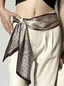 一条长款真丝围巾，双面印花，触感如丝般柔滑，适合女性在春、夏、秋季佩戴，可围在脖子上，搭配衬衫、牛仔裤，也可作发圈或头巾使用。 - 花窗樹 - 查看 14