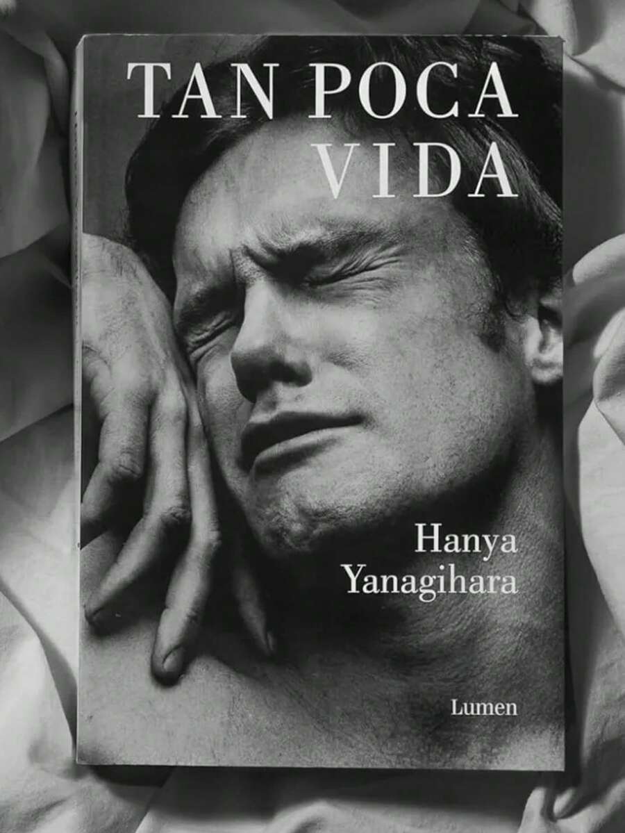 Tan Poca Vida de Hanya Yanagihara Editorial Lumen en español con tapa blanda - Libro único - Ver 1