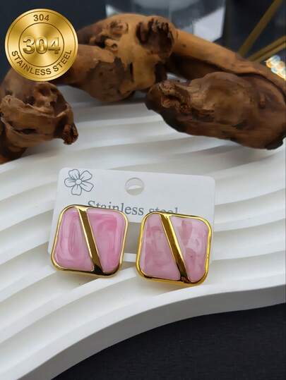 Ein emaillierter tropfenförmiger Perlen Ohrstecker im minimalistischen Stil in einem retro und sanften rosa Farbton, geeignet für den täglichen Weg zur Arbeit, Einkaufen, Nachmittagstee, Frühlingsdates oder als Überraschungsgeschenk für deine Freundin.