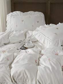 2/3件套优雅玫瑰刺绣床上用品套装，带荷叶边，包含被套和枕套（个），不含填充物（1个被套和1/2个枕套） - 白色 - 查看 1