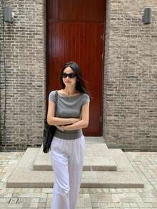 女款夏季短袖 T-shirt，設計感船領修身優雅灰色針織上衣，休閒風格 - 花灰色 - 查看 6