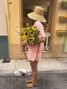 度假必备针织套装：女士短袖针织开衫，配有 Polo 领、布质纽扣和口袋，搭配宽松弹力腰短裤。时尚舒适的两件套，粉色系，是度假的理想之选。 - 粉色 - 查看 5