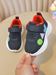 1双儿童黑色网面魔术贴运动鞋，易于穿脱且用途广泛 - 黑色 - 查看 10