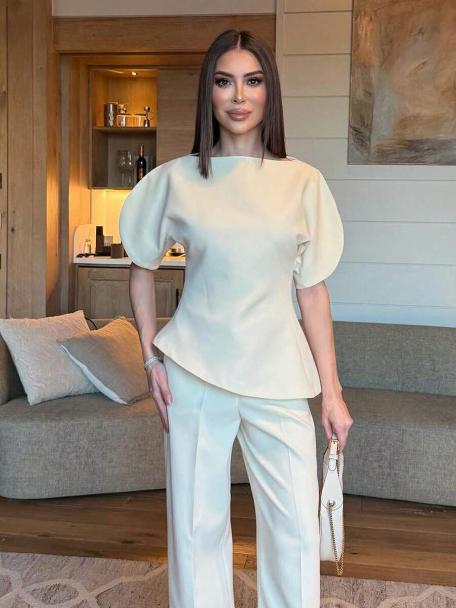 Áo kiểu nữ cổ tròn tay cánh hoa bất đối xứng màu đen, mẫu thời trang mới và thanh lịch dành cho mùa hè.