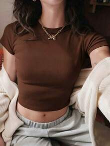 女士T恤，纯色性感Y2K风格短款短袖上衣，可爱百搭夏季T恤，简约经典款，韩版性感女孩柔软弹力修身休闲街头风户外上衣，90年代复古圆领女士婴儿T恤 - 棕色 - 查看 2