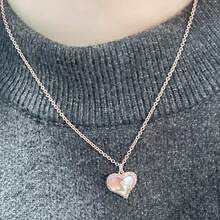 Vivienne Westwood Bộ sưu tập mặt dây chuyền Petra hình trái tim, mạ vàng hồng, chất liệu đồng thau. - Hoa hồng vàng - Xem 11