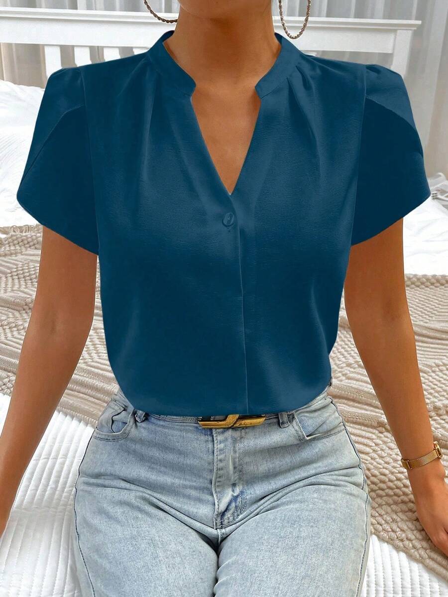 Solid Color Blouse With Notched Neckline And Petal Sleeves. - 水鴨藍 - 查看 1
