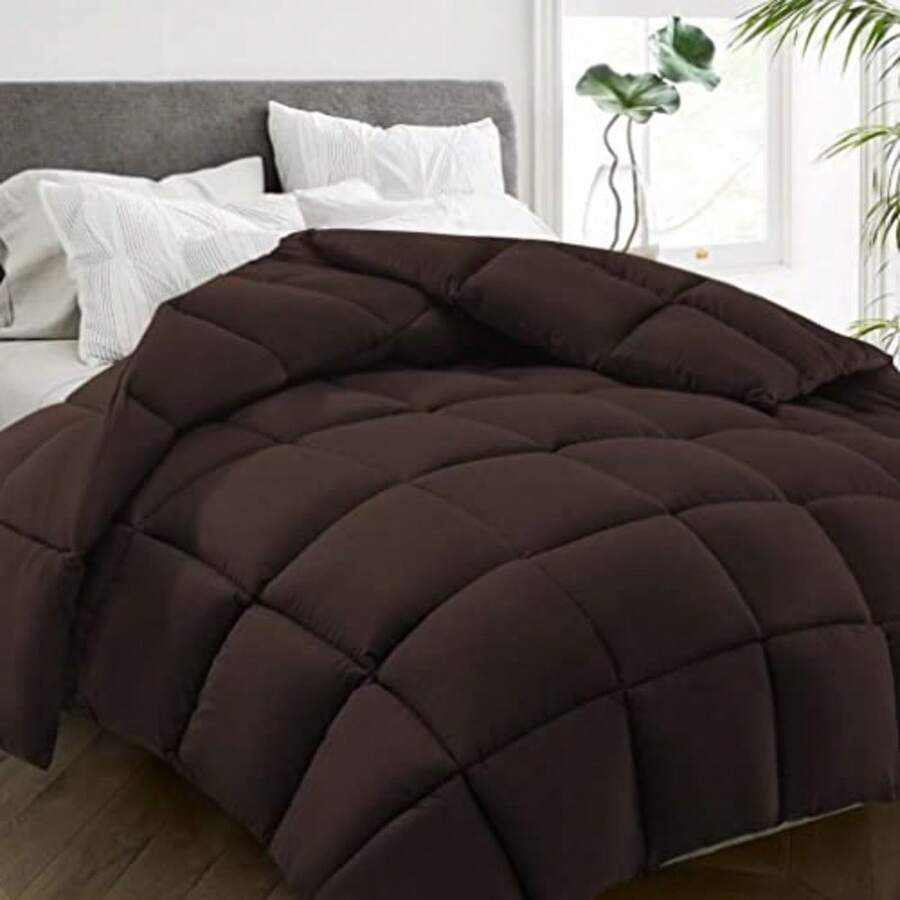 All Season Queen Size Bed Comforter - Cooling Goose Down Alternative Quilted Duvet Insert with Corner Tabs - Winter Warm - Machine Washable - Brown - Marrón - Ver 1