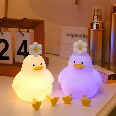 Đèn ngủ hình vịt con dễ thương, đèn LED hình vịt con mềm mại, vịt con phát sáng đáng yêu, đèn ngủ silicon có thể điều chỉnh độ sáng, đèn cảm ứng sạc lại được đặt cạnh giường, thích hợp cho việc cho con bú, đèn ngủ hình vịt con hẹn giờ 30 phút đặt cạnh giường.