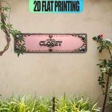 2D Piatto - Un cartello in ferro multifunzionale con titolo in inglese "Closet Pink Gray Silver Floral Swirl", adatto per varie posizioni come bar, soggiorni, sale da pranzo, hotel, camere, ristoranti, uffici, garage, ecc. - multicolore - Visualizzare 4