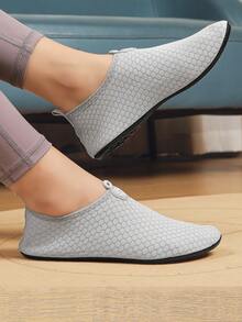 女士轻便透气舞蹈鞋，防滑赤足袜，适合普拉提、健身和居家穿着 - 灰色 - 查看 1