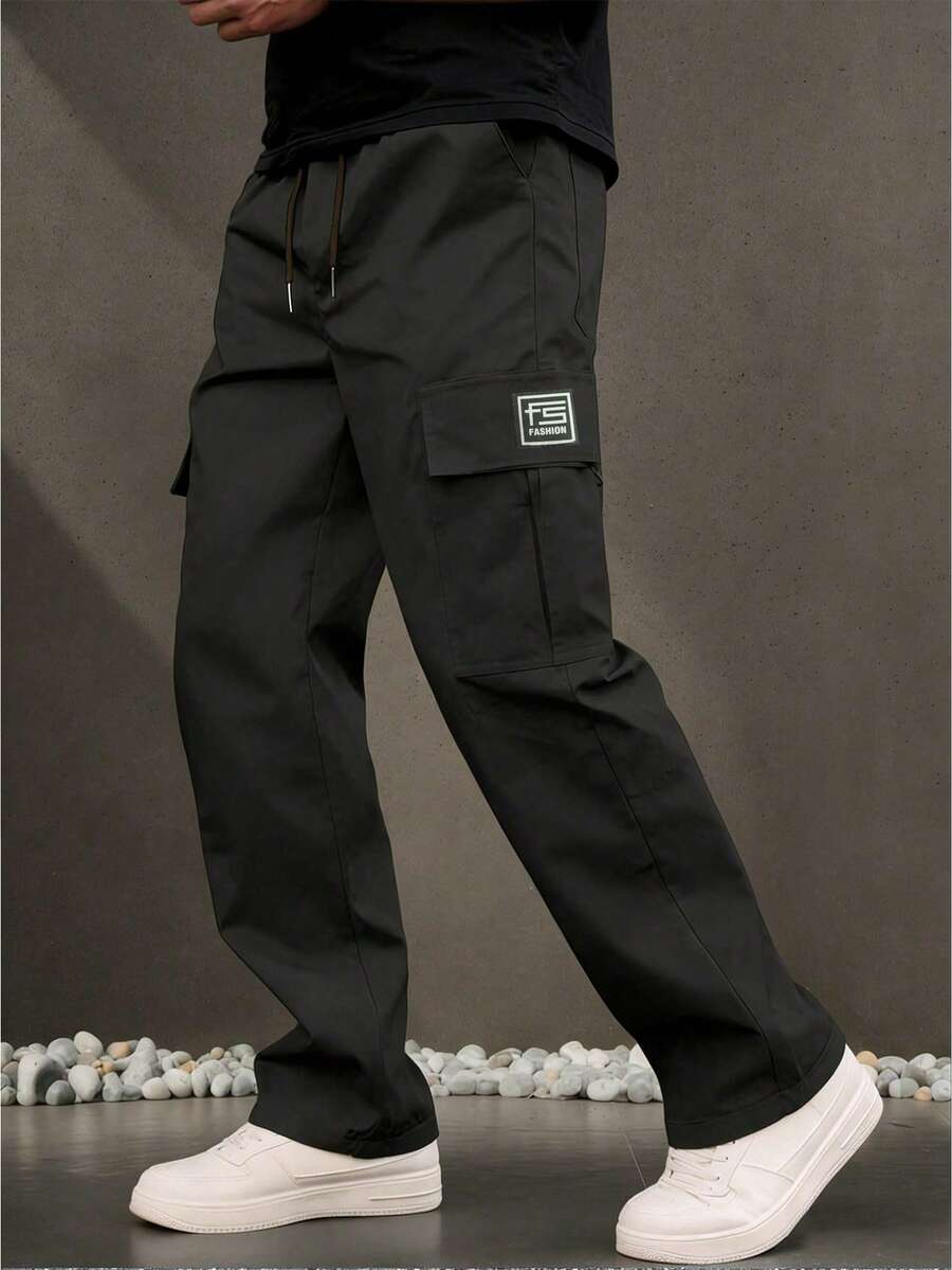 男士时尚工装裤，直筒裤型，松紧腰带，多口袋设计，宽松版型，纯色，侧边刺绣Logo长裤 - 黑色 - 查看 1
