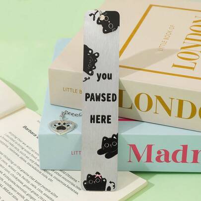 可爱猫咪不锈钢书签套装 - “你曾在这里留下爪印”设计，配有猫爪吊坠，是送给猫妈妈和书虫的完美礼物