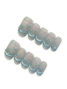 Bộ 10 móng giả mang tên Teal Mist Star Bow. Bộ móng này có lớp nền màu trắng sữa trong suốt với hiệu ứng chuyển màu xanh ngọc nhẹ nhàng, kết hợp với các đường chỉ bạc, điểm xuyết những hạt cườm nhỏ màu hồng, chi tiết ngôi sao óng ánh và một chiếc nơ màu xanh ngọc tinh tế. Lớp sơn bóng loáng bắt sáng như những giọt sương mai, tạo nên vẻ đẹp mộng mơ, huyền ảo, vừa dịu dàng vừa quyến rũ. - Màu xanh bạc hà - Xem 2