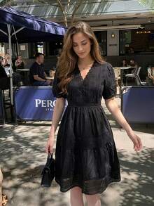 2026夏季度假优雅白色蕾丝刺绣V领收腰连衣裙，镂空沙滩裙，修身剪裁，适合旅行、约会，刺绣迷你白色连衣裙 黑色 - 黑色 - 查看 6