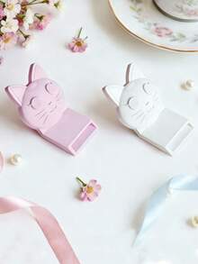 1 Abrelatas con forma de gato lindo para abrir latas de comida y bebidas mientras protege las uñas, perfecto para mujeres que cuidan sus uñas, adecuado para herramientas de cocina de plástico para latas de comida para gatos/perros. El abridor de botellas multiusos es un artículo imprescindible en la cocina - Ver 13