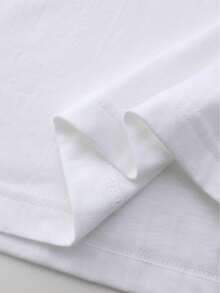 Women's 100% Cotton Cropped T-Shirt With A Midriff-Baring Cut And A Watercolor Print Featuring A Sea Turtle And An Ocean Quote. The Relaxed Cropped Cut Flatters The Figure And Elongates The Silhouette – Ideal For Everyday Wear, Outings, Casual Streetwear Looks, And Holidays. - 白色 - 查看 4