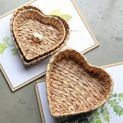 1pc Woven Decorative Storage Basket, Heart-Shaped Organizer Bin, Multipurpose Handmade Woven Display Box, Boho Style Home Decor, Valentine's Day Indoor Decoration, Desktop Storage, Wedding Supplies, Durable Handcraft, Large Capacity, Suitable For Dining Table Centerpiece, Rustic Wedding Decor, Wedding Items, Valentine's Day Gift, Cosmetics Storage, Cable Management, Living Room Storage, Bathroom Storage, Bedroom Storage, Wedding Gift, Anniversary Souvenir