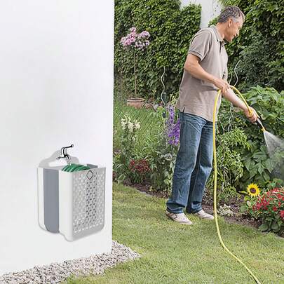 1 giỏ đựng đồ treo tường đa năng có thể gấp gọn, thích hợp để đựng vòi tưới vườn và dụng cụ, thiết kế đục lỗ giúp ngăn ngừa đọng nước, phù hợp sử dụng trong gara và ngoài trời.