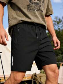 Quần short tập luyện nam dáng rộng, nhanh khô, có in chữ phản quang và túi khóa kéo, thoáng khí và thoải mái, phù hợp cho các bài tập trong phòng gym và các môn thể thao chạy đường dài ngoài trời. - màu đen - Xem 2