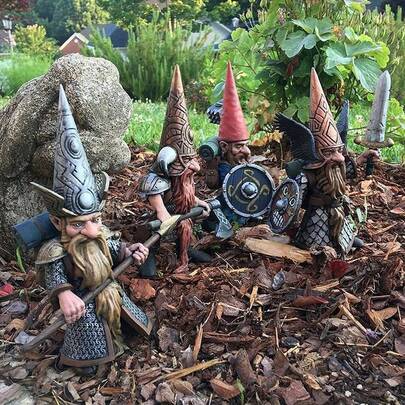 Tượng người lùn canh gác thời Trung cổ trang trí sân vườn, tượng chiến binh bằng nhựa resin cho sân nhà.