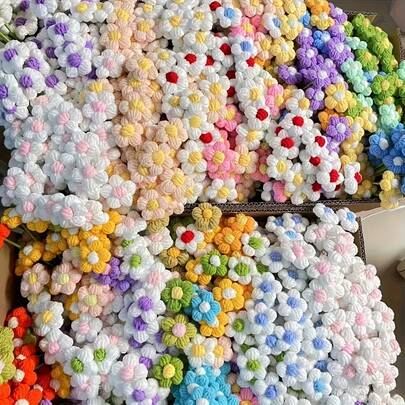 80片彩色钩针花朵贴片 - 手工涤纶材质，可用于DIY发饰、服装、帽子、包包和派对装饰，多种亮丽色彩，缝纫装饰 | 亮丽钩针花朵 | 耐用缝纫贴花，仿真花朵缝纫配件