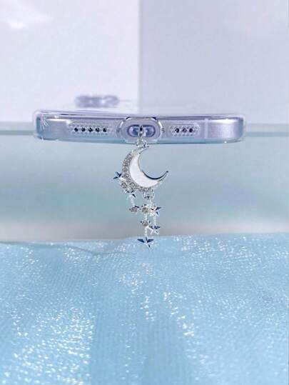 1 pieza Colgante de polvo con luna y estrella de plata - Compatible con puerto de carga Type-C, Lightning y cable de datos de Apple, adecuado para teléfonos y auriculares Apple de 5-17 pulgadas. Regalo perfecto para el cumpleaños, el Día de San Valentín, el Año Nuevo para novia, amiga, madre, familia o niños. También es un accesorio de teléfono o colgante ideal para cumpleaños, Día de San Valentín, Año Nuevo, vacaciones y otras ocasiones.