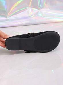 2026 Primavera Nueva Moda Zapatos de Mujer Estilo Mary Jane de Ante, Hebilla Cuadrada con Remaches Dorados, Suela Blanda Puntera Redonda, Diseño Retro de Puntera Redonda Francesa Poco Profunda - Negro - Ver 4