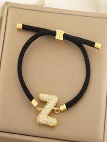 Một chiếc vòng cổ mặt dây chuyền đôi sang trọng, độc đáo, tinh tế và thanh lịch, gồm một chuỗi 26 chữ cái (từ A đến Z). Một chiếc vòng tay mặt dây chuyền tinh xảo và đẹp mắt theo phong cách vòng đeo tay. Trang sức thủ công. - Nhiều màu - Xem 2