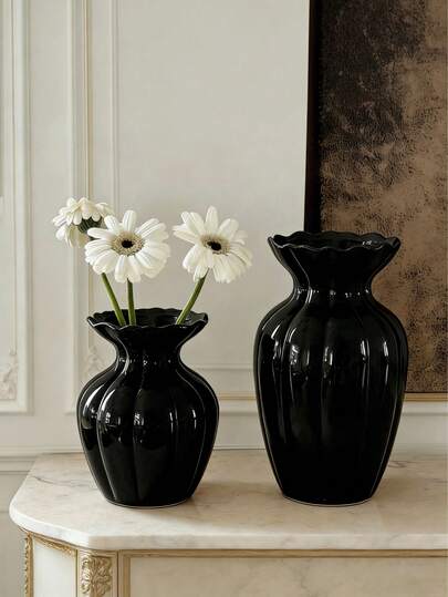 مزهرية راتنجية أنيقة بطراز عتيق. يمكن استخدامها كوعاء للزهور في غرفة المعيشة، ديكور حديث على رف الزهور المجففة، أو كقطعة مركزية على الطاولة. يمكن أن تحتوي على زهور طبيعية أو اصطناعية، مناسبة جدًا كديكور لطاولات القهوة والمكاتب وغرف المعيشة. قابلة للاستخدام في الديكور الداخلي والديكور المنزلي وديكور الخريف.