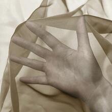 1件纯色薄纱窗帘，现代风格，轻盈透气，保护隐私，适用于卧室、书房、客厅、阳台等场所。100%涤纶薄纱面料，透明轻薄，适用于客厅、阳台及其他窗户装饰，提升房间格调。 - 彩色 - 查看 7