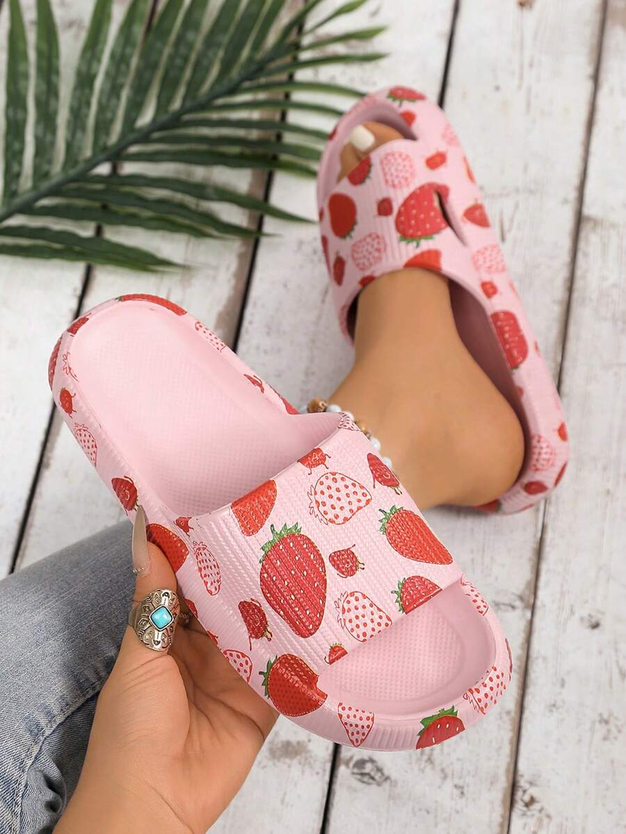 New Women's Home Slippers Featuring A Cute Strawberry Print. Made From Soft EVA Material, The Soles Are Slip-Resistant, And They Provide A Silent Feel, Making Them Perfect For Indoor Home Use And Casual Daily Wear. - 粉色 - 查看 1