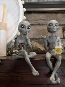 【趣味触感】外星人啤酒雕像 - 一款充满趣味和想象力的太空主题装饰品。这款绿色外星人手持啤酒杯，非常适合摆放在书桌或书架上。它是科幻迷的理想礼物，也是圣诞节、节日或馈赠亲朋好友的绝佳选择。它完美融入节日装饰和科幻主题房间。| 趣味外星人设计 | 精湛工艺，外星人主题装饰，家居装饰 - 彩色 - 查看 2
