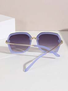 1 pieza Gafas de sol de moda cuadradas para mujer, protección UV, templos de metal con diseño de incrustación de cristales y color degradado de gelatina, gafas de sol retro adecuadas para verano, playa, viajes, atuendos, vacaciones - Púrpura polvoriento - Ver 3