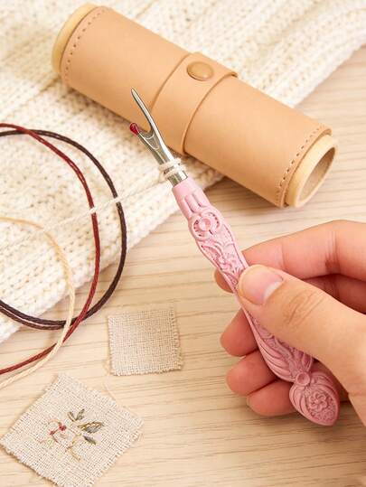 符合人体工学的彩色拆线器，带红色圆点尖头塑料线剪，适用于手工艺、日常修补和拼布、针织和服装设计 - 方便的缝纫拆线器，是初学者和业余爱好者的理想选择。