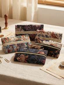 1个大容量提花彩色编织植物主题铅笔盒，配有玫瑰金拉链，可用作旅行化妆包，收纳眉笔和口红，适合存放学习用品和美容必需品，是学生和上班族的理想礼物，适合返校促销、情人节、万圣节、圣诞节、感恩节、生日、返校季礼物、圣尼古拉斯节、主显节、圣诞节等场合，简约可爱的铅笔盒。 - BH1092 - 查看 9