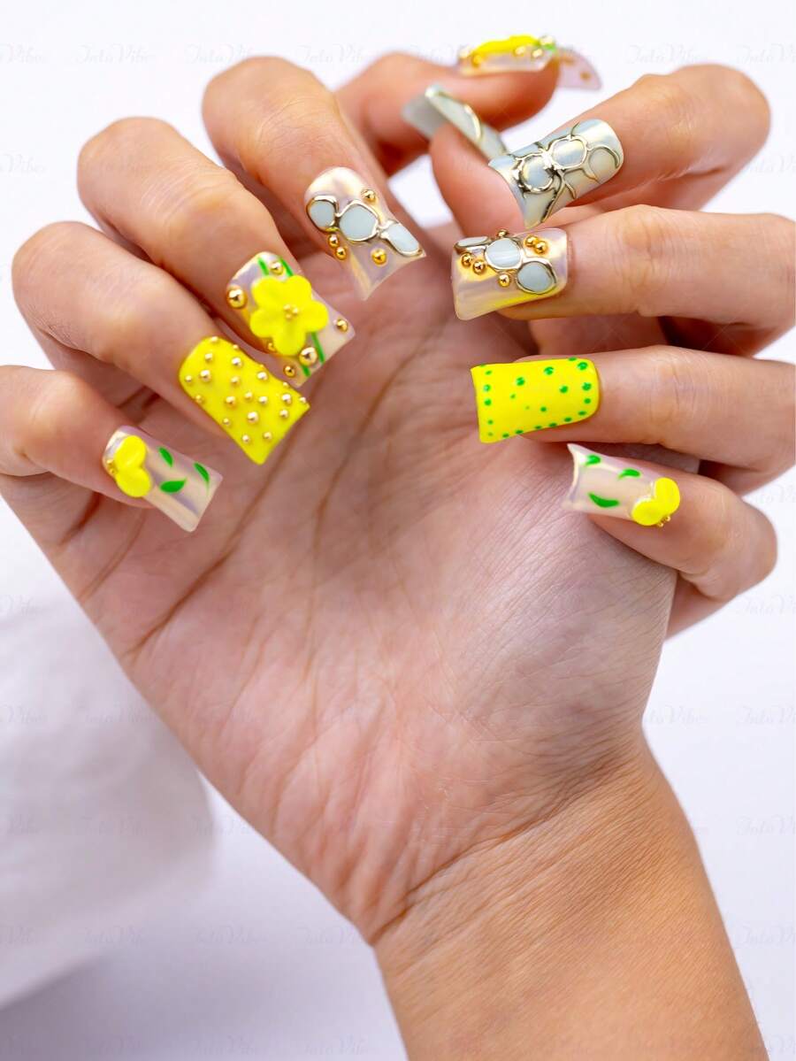 10Pcs Handmade Short Duck Bill Acrylic Press On Nails, Fluorescent Yellow Floral Style, 3D Yellow Flower, Gold Metal Ball, Geometric Gold Frame, Polka Dot Accents, Daily Chic Spring Party Nails Summer, Fresh Shiny Vibe Easter St Patricks Day Women - 彩色 - 查看 1
