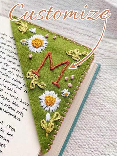 Signet de coin brodé à la main, signet en feutre triangulaire cousu à la main, signet brodé unique et mignon avec lettre florale (Printemps-G), couture durable antidérapante. Ce signet unique présente votre lettre préférée, en faisant un cadeau très spécial. Il convient également aux amateurs de livres, aux mères, aux enseignants et aux étudiants - un cadeau intéressant et significatif pour tout passionné de livres.
